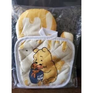 Disney Winnie the Pooh Oven Mitt Pot Holder Heat Resistant Cooking Glove 2pc Set